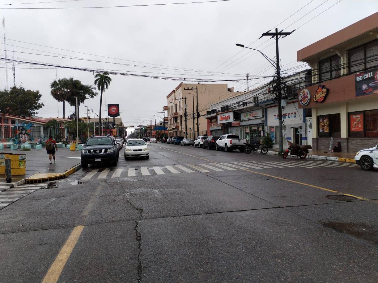 Esto llevó a decretar una alerta amarilla para los departamentos de Gracias a Dios, Colón y Atlántida para las próximos 72 horas. Mientras que para Yoro, Olancho y Cortés se mantienen en alerta verde.