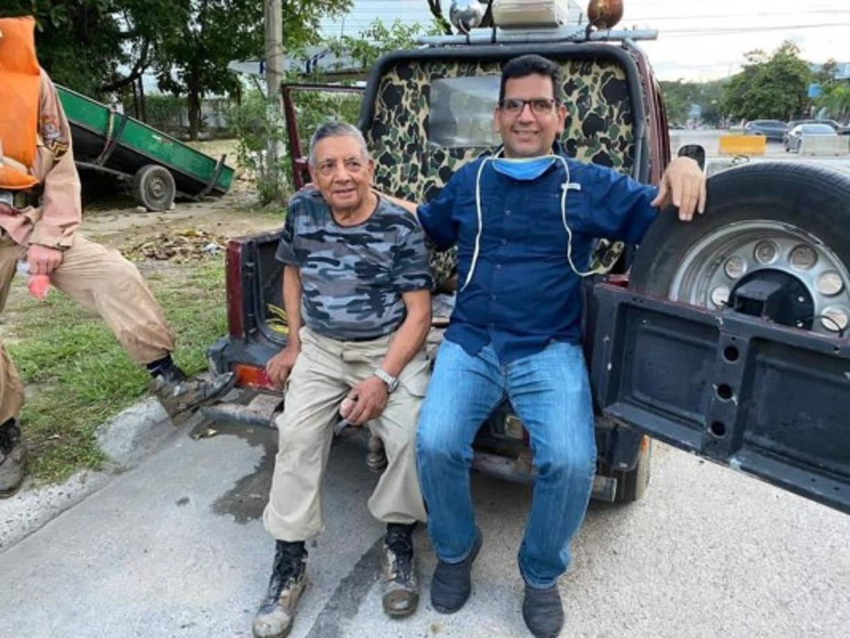 'Estaba en mi casa ordenando algunas cosas, cuando comencé a escuchar en las noticias lo que ocurría. De inmediato, me puse mi uniforme e hice algunas llamadas a amigos para que ayudaran a conseguir ciertos implementos y me llevé mi lancha. Luego me trasladé a las oficinas del cuartel general para prestar mi servicios'.