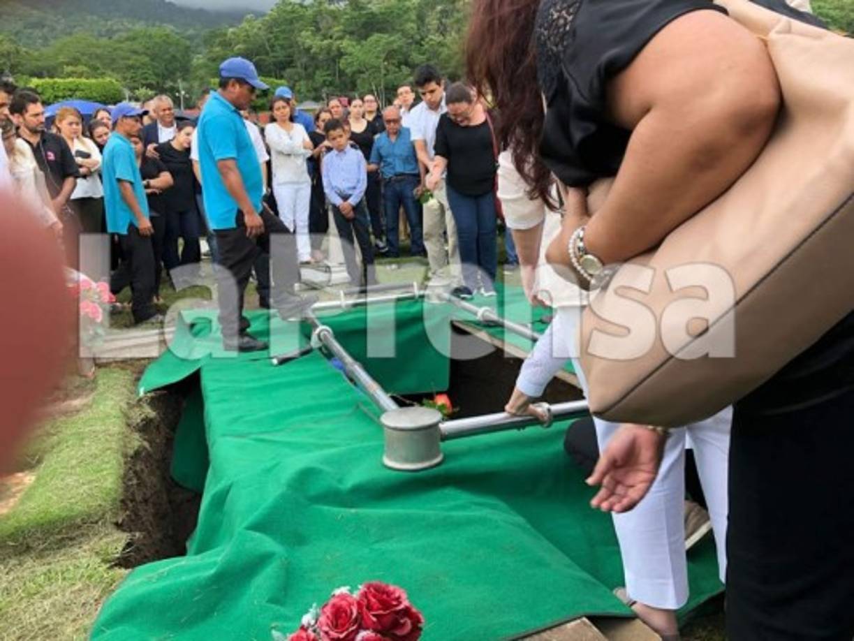 Sus amigos lo recuerdan como un hombre afable, siempre dispuesto a exponer sus conocimientos judiciales y demás era un buen amigo de los periodistas y defensor de la libertad de expresión.
