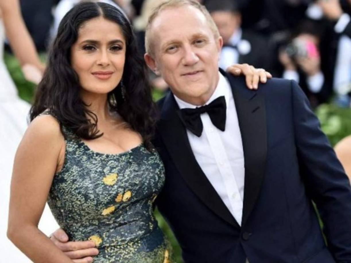<br/>El flechazo entre Salma Hayek y François-Henri Pinault se dio el 29 de abril de 2006 durante una cena de gala en Venecia, en la que ella era la invitada de honor. Se trataba de la inauguración del Palacio Grassi, que alberga la colección de arte contemporáneo de François Pinault, padre del actual esposo de Salma. Se sentaron juntos a la mesa y desde entonces quedaron maravillados el uno con el otro. Tras esa cena, Pinault pidió que le consiguieran todas las películas de la mexicana, pues quería saber más sobre ella.<br/>