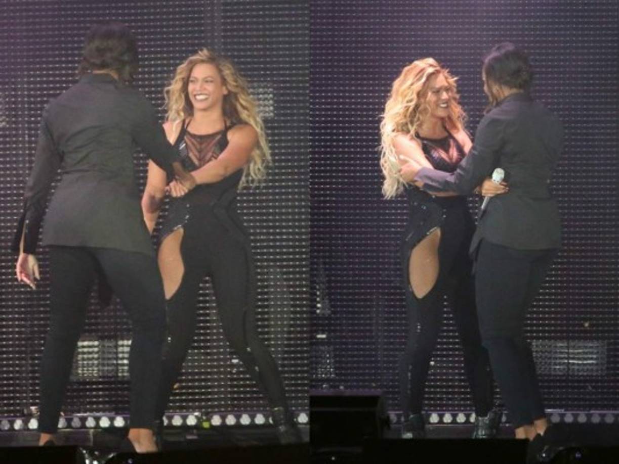 En esta imagen parece que Beyoncé se le salió un poco el forro de su traje.