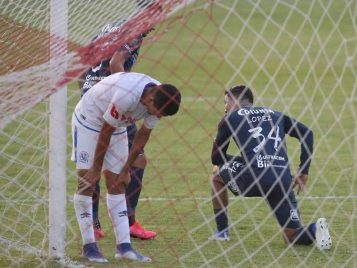 Kevin López marcó un doblete y así fue la celebración de su segundo gol.