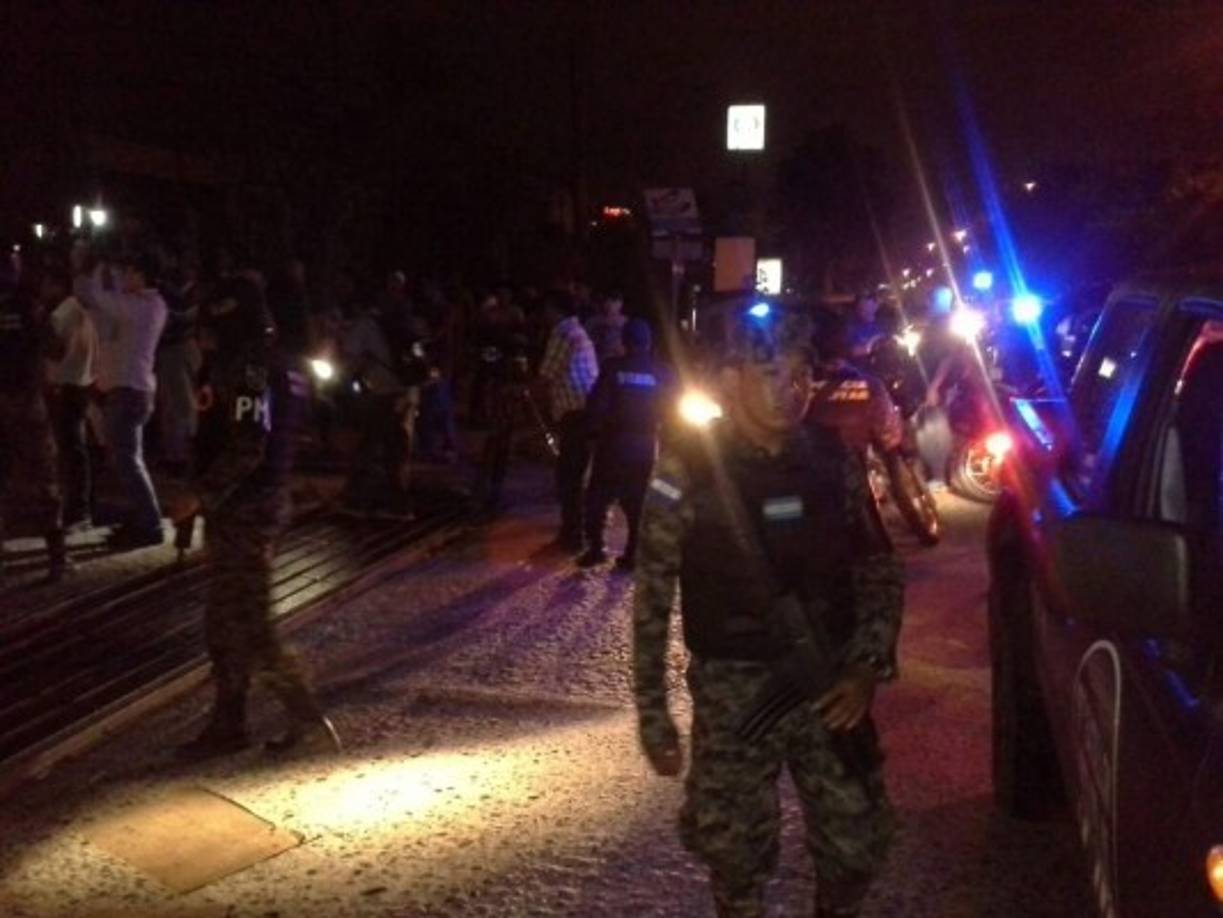 El paso en el bulevar del sur fue cerrado por la Policía.
