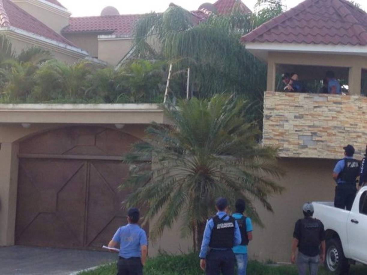 Casa de lujo allanada en San Pedro Sula como parte de la 'Operación Trueno'.