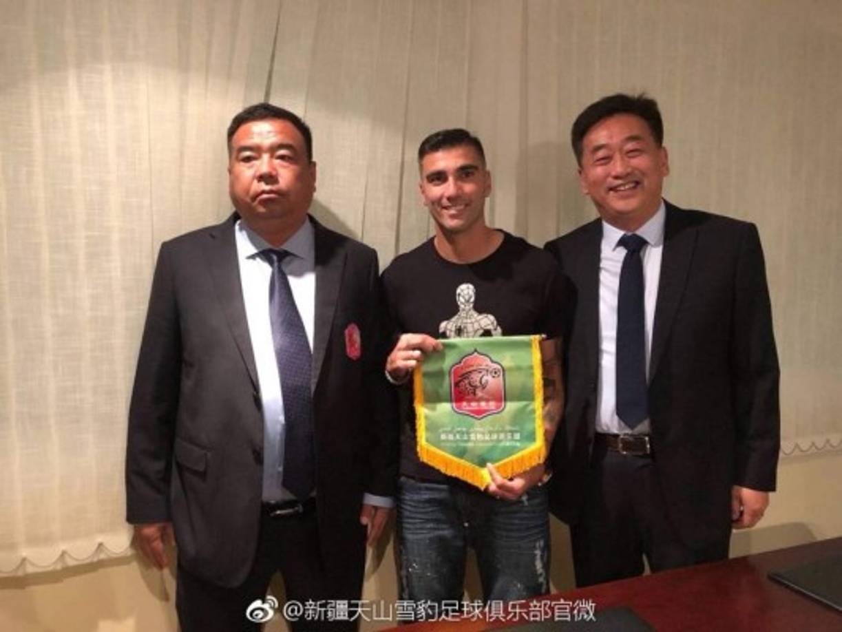 ​El Xinjiang Tianshan Leopards, club que en estos momentos ocupa el último lugar de la segunda división china, confirmó el fichaje del veterano delantero español José Antonio Reyes. El ariete de 34 años, internacional con la selección española y exjugador del Atlético de Madrid, el Sevilla, el Espanyol, el Real Madrid o el Arsenal, podría incorporarse en las próximas semanas al equipo de la ciudad de Urumqi (noroeste de China) y debutar en julio, después del actual parón. Foto Twiter