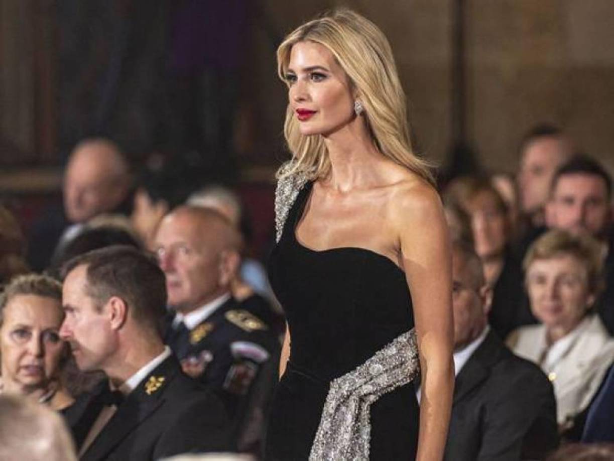 Ivanka Trump, segunda hija de Donald Trump e Ivana Trump, nació el 30 de octubre de 1981. Se encuentra casada con Jared Kushner, es madre de tres hijos y posee una carrera empresarial destacada, asimismo, trabajó en The Trump Organization y fundó su propia línea de moda. 