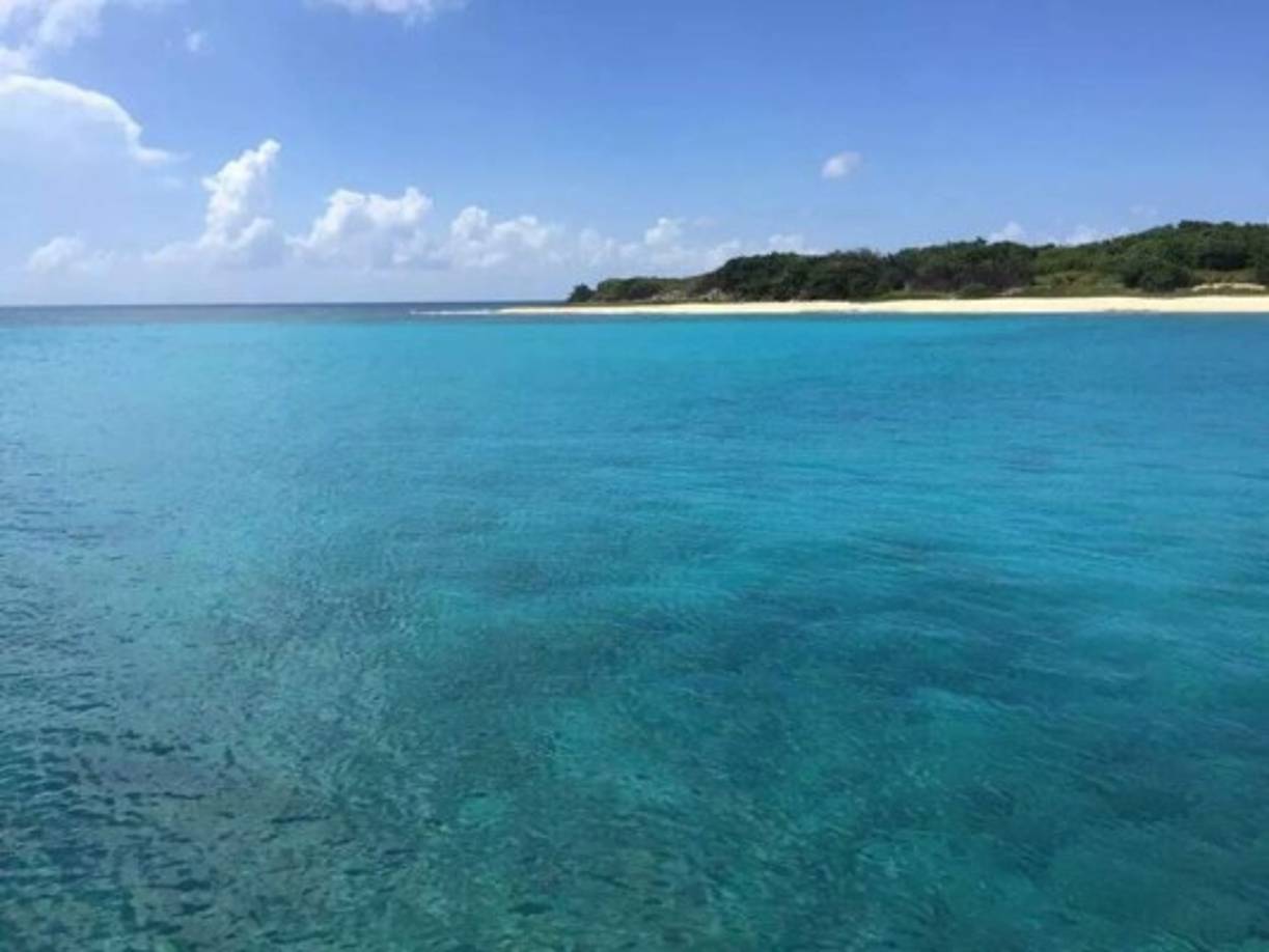 La isla está deshabitada y solo hay un contingente militar que la resguarda.