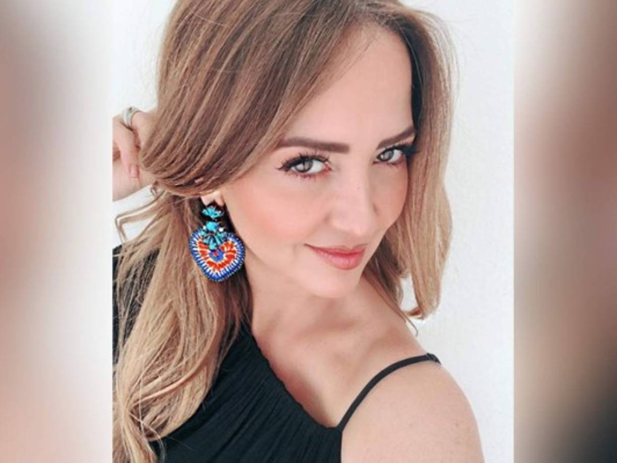 La conductora mexicana Andrea Legarreta ha causado furor al posar en bikini y lucir su cuerpazo.