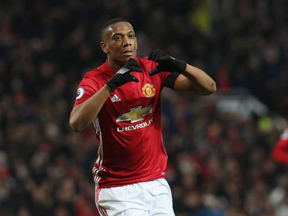El extremo francés Anthony Martial ha sido tentado por una oferta del Inter de Milán, pero el entorno del jugador ha confirmado que 'no es una posibilidad' dejar el Manchester United este verano.
