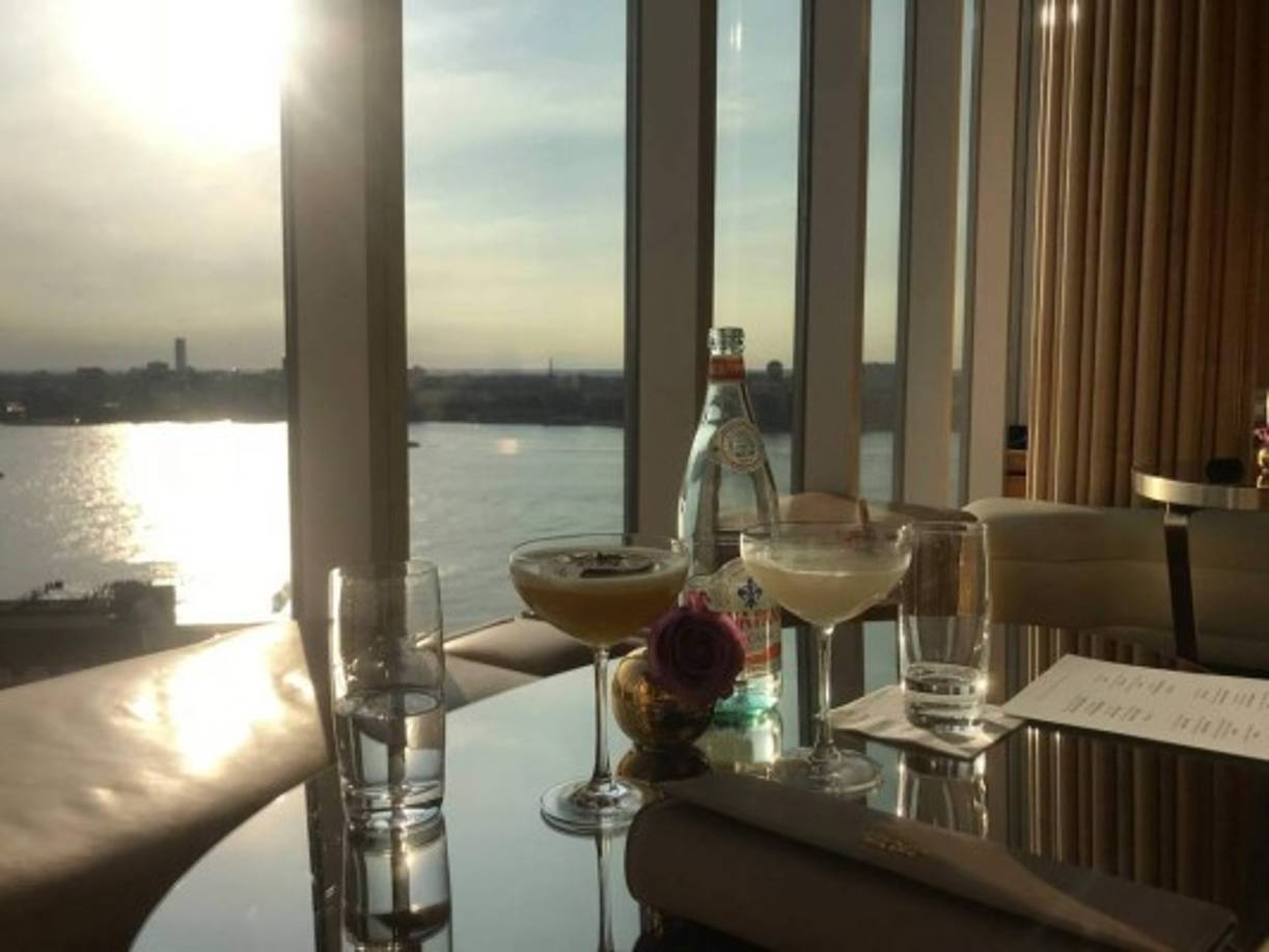 'La persona que me alquilaba el apartamento me llamó y me dijo 'gracias a Dios estás vivo', luego me explicó que el edificio había colapsado', explicó De Moura a medios locales.