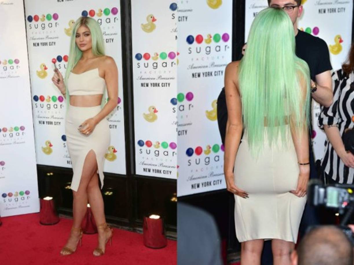 En este look sus curvas no fueron muy favorecidas porque escondió uno de los mayores encantos de su cuerpo.