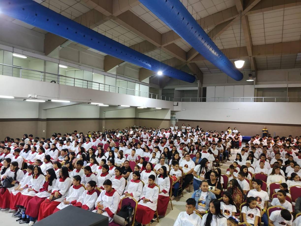 El lema fue “<b>Monaguillos </b>en conversión para servirle al señor”. No siempre los monaguillos se convierten en sacerdotes, como la gente piensa, pero muchos sí han dado ese paso.