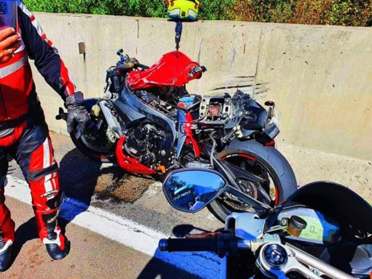 El exceso de velocidad habría provocado que impactara contra el muro de contención en la concurrida vía. Tras esto, otras motocicletas colisionaron y se reportaron siete decesos. Fotografía: C4JIMÉNEZ Twitter