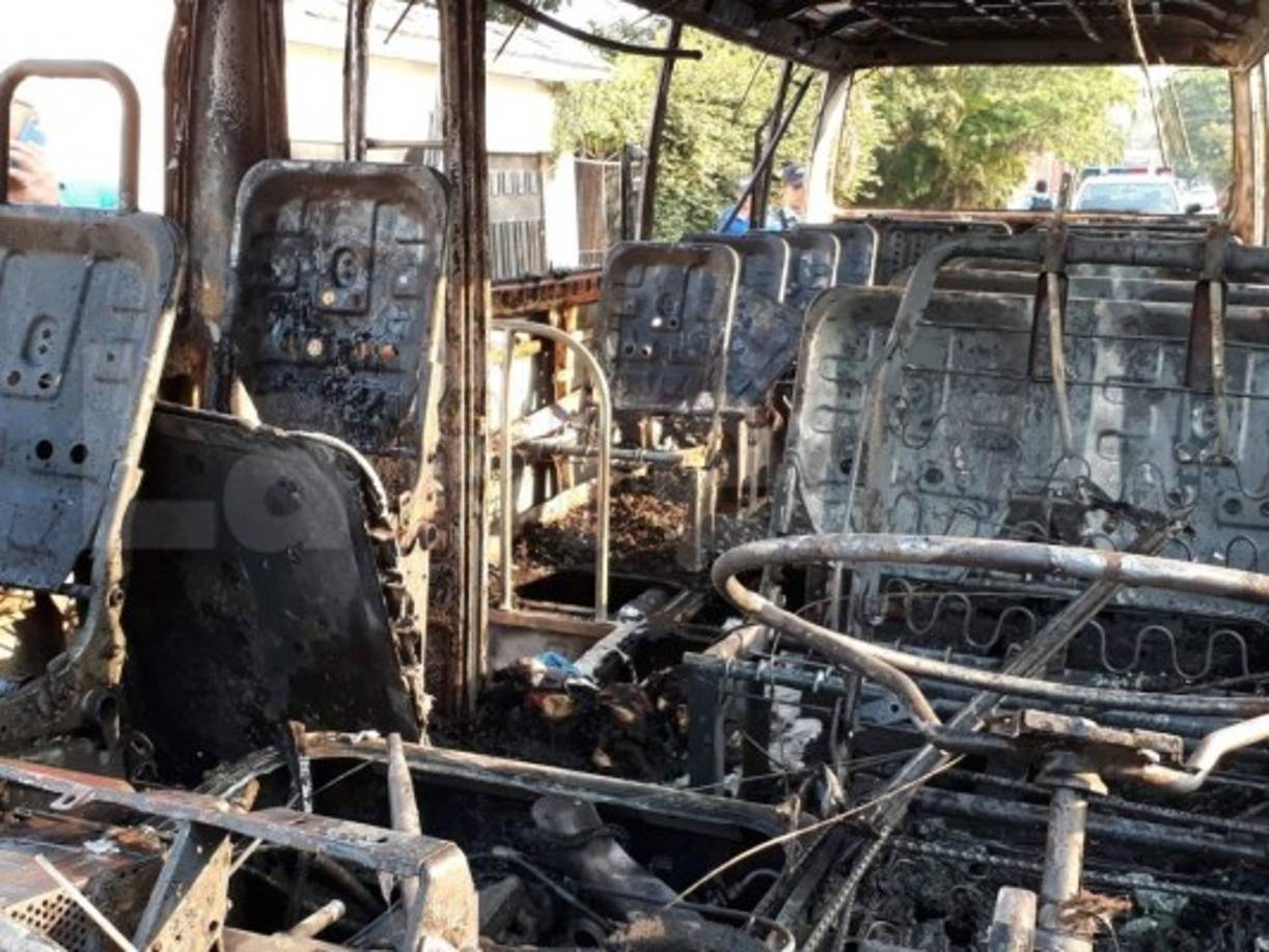 'Cuando llegamos, ya estaba incendiada la unidad', dijo un miembro del Cuerpo de Bomberos de Honduras.<br/>