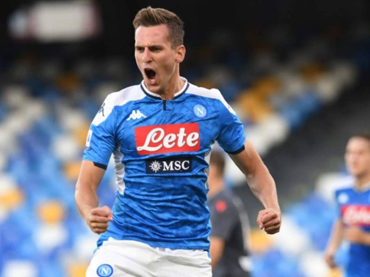 Según Fabrizio Romano, uno de los periodistas más fiables en este mercado de fichajes, el delantero del Napoli, Arkadiusz Milik, ya tiene un acuerdo para recalar en la Roma. Este movimiento daría luz verde a Edin Dzeko para poder fichar por la Juventus y complicaría la salida de Luis Suárez del Barcelona.