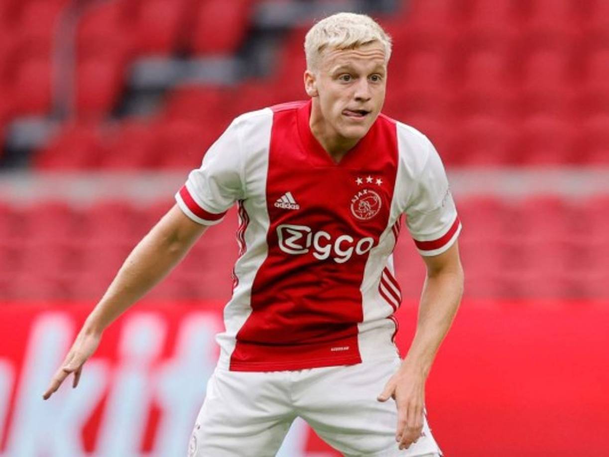 El futbolista neerlandés Donny van de Beek reconoció este jueves que llegó a un acuerdo con el Real Madrid para fichar por el club español el verano pasado y que se sintió decepcionado cuando se le escapó la oportunidad.<br/><br/>“Estaba todo cerrado con el Real Madrid y los clubes también tenían un acuerdo, pero por alguna razón no se materializó. Jugadores que iban a dejar el equipo se quedaron y el Madrid se echó atrás”, explicó el futbolista en una entrevista con el periódico neerlandés “De Telegraaf”.