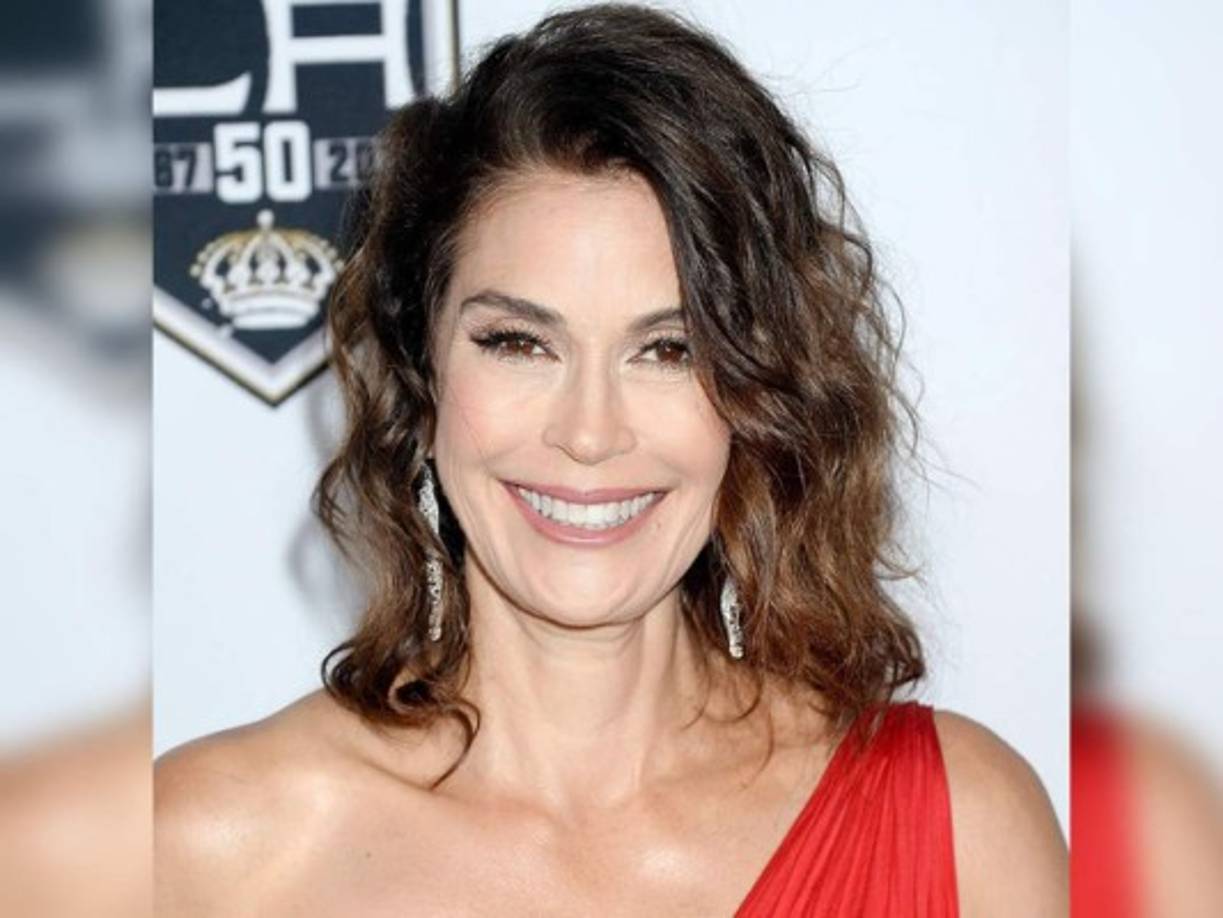 Teri Hatcher: La protagonista de 'Desperate Housewives' que confesó haber sido abusada sexualmente por su tío cuando tenía cinco años; los abusos continuaron por unos años, hasta que se enteró del suicidio de otra joven de 14 años que él había violado. Declaró contra él en un jurado y fue condenado a 14 años de prisión.