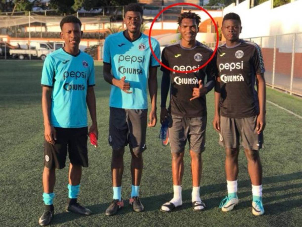 Denilson Castillo es hijo de Ciro Paulino 'Palic' Castillo, ex defensor del Marathón. Juega en las reservas del Motagua.