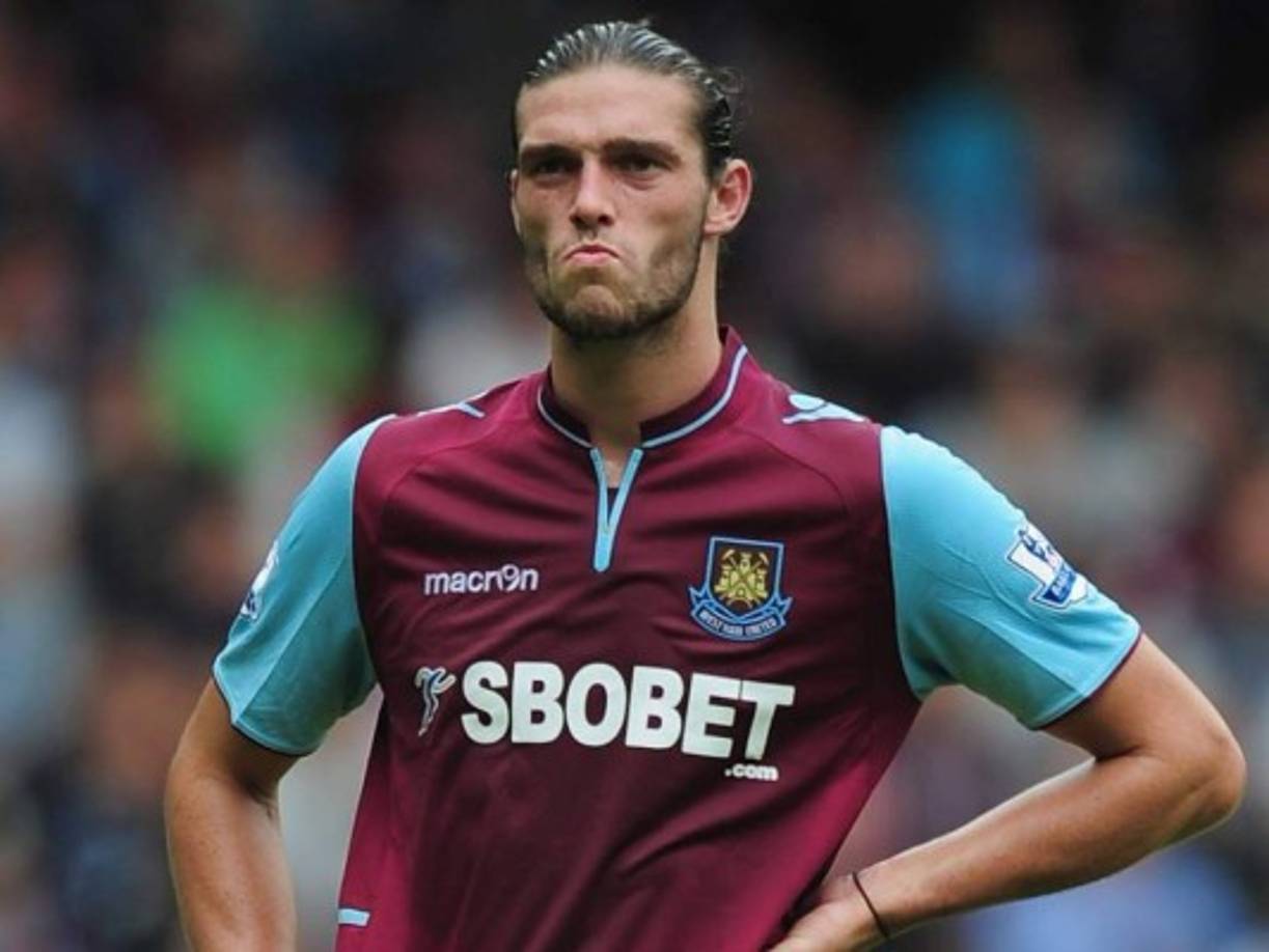 El delantero Andy Carroll podría volver al Newcastle y salir del West Ham.