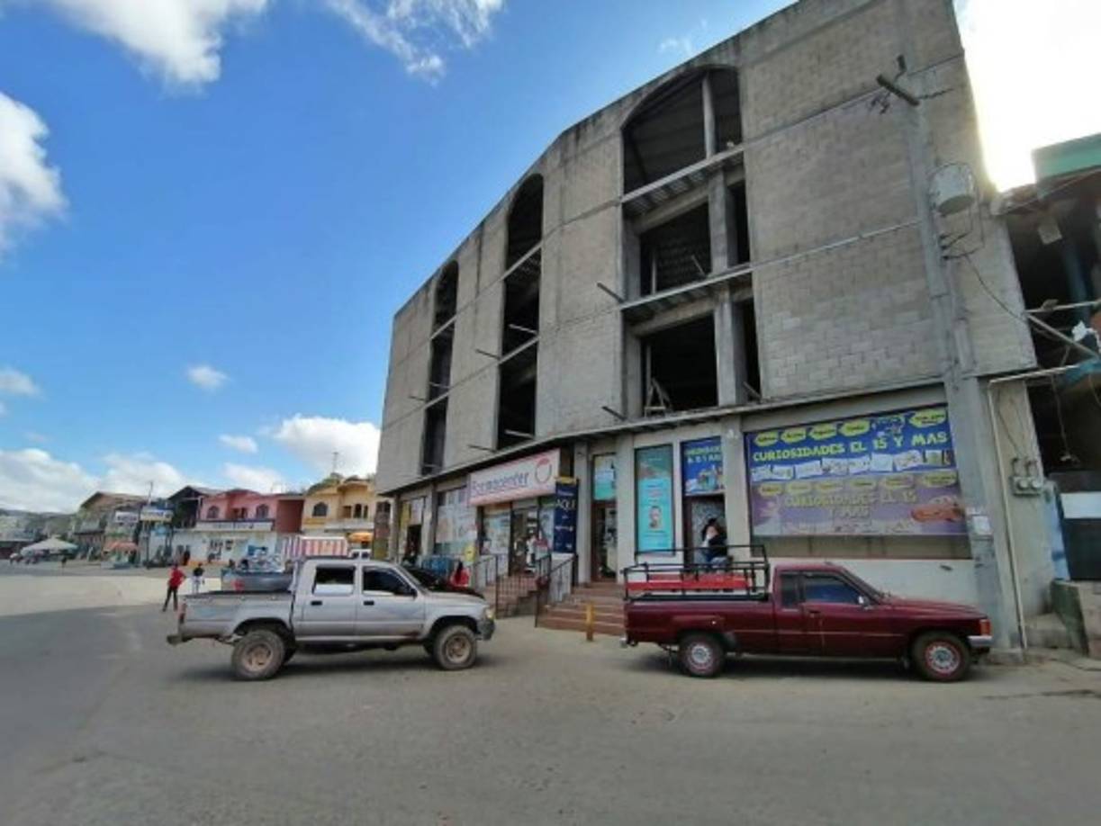 Según FESCCO, la organización construía constantemente comercios, hoteles, abarroterías e incursionaba como accionista en otros negocios, en aras de lavar activos.