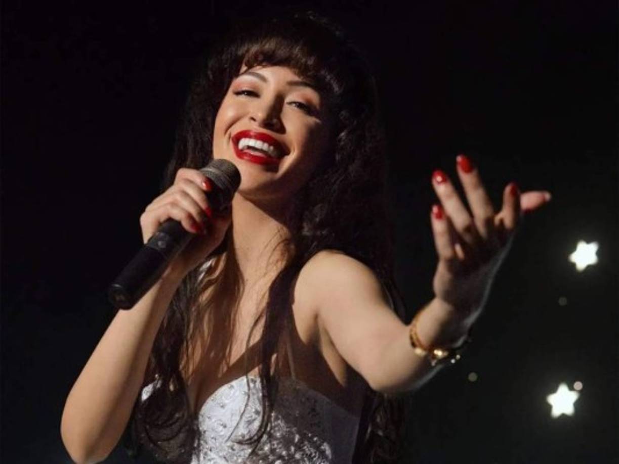 Sobre la serie dijo que lloró al recordar a su hermana. “Hubo un par de escenas de la serie en las que comencé a llorar porque literalmente fueron precisas. Hay una en la que mi hermana canta ‘Feelings’ y yo comencé a llorar porque me hizo retroceder en el tiempo”. <br/>