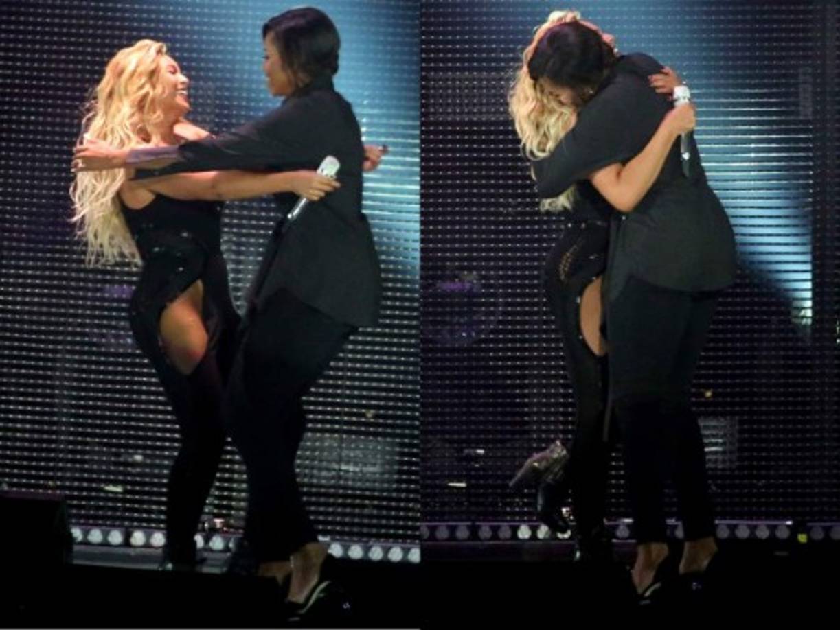 Pero sin miedo Beyoncé le dio un tremendo abrazo a Michelle Obama.