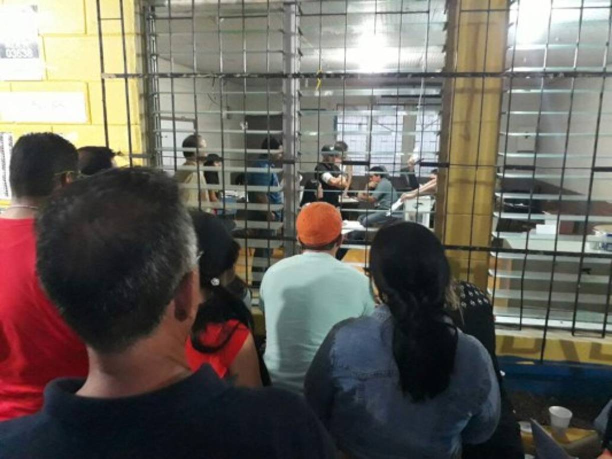 Observando el conteo en San Pedro Sula.