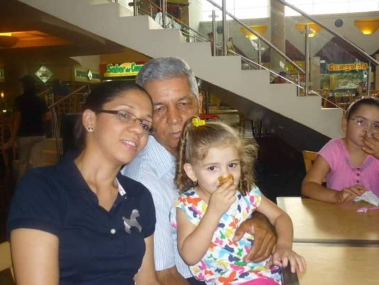 Lorena Villalvir Vijil se siente muy dichosa por la vida de su padre.