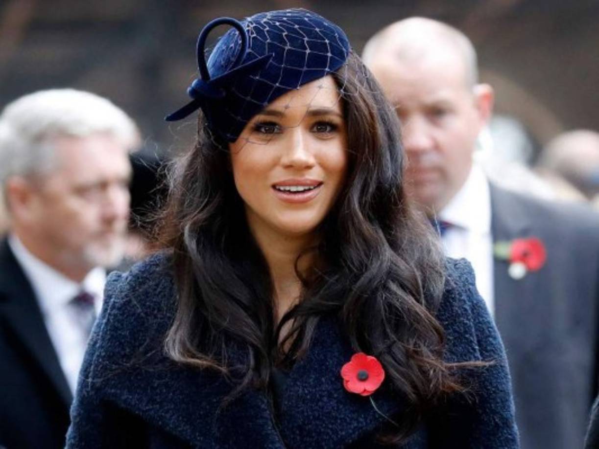 Cabe recordar que Piers Morgan ha entrevistado en varias ocasiones al padre de la duquesa, Thomas Markle, y ha afirmado que ella debería perdonarle por haber orquestado posados para los paparazzi antes de la boda de su hija o por haber concedido innumerables exclusivas. Morgan tuvo la oportunidad de conocer a Meghan -primero a través de Twitter y más tarde en persona- antes de su compromiso con Harry, y ha pasado de cantar sus alabanzas en público a criticarla por 'eliminar de su vida' a ciertas personas -incluido él mismo- tras convertirse en 'royal'.