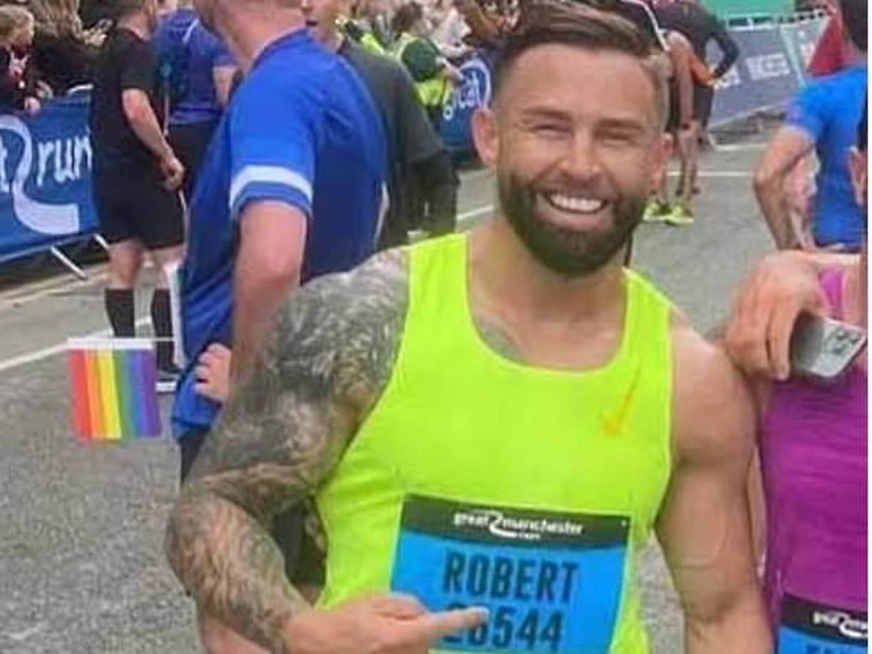 Una petición de información sobre el fugitivo de la policía de Humberside instó al público a no acercarse a Rimmer, quien tiene vínculos con Hull, Cheshire, Liverpool y Blackpool.