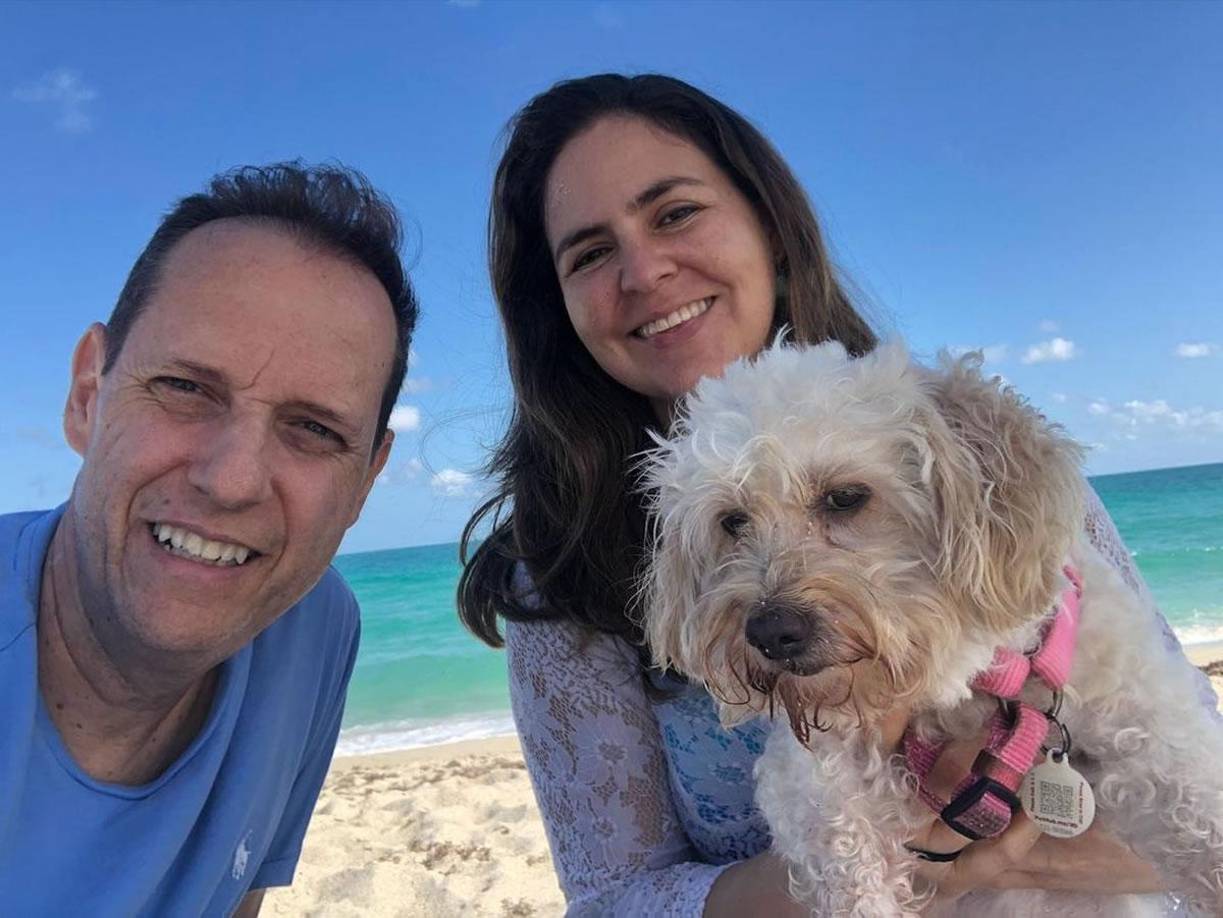 Paco Villa fue noticia cuando confirmó públicamente que su actual esposa primero fue su hermanastra. Uno de los episodios más extraños que se conocen en la historia de la televisión.