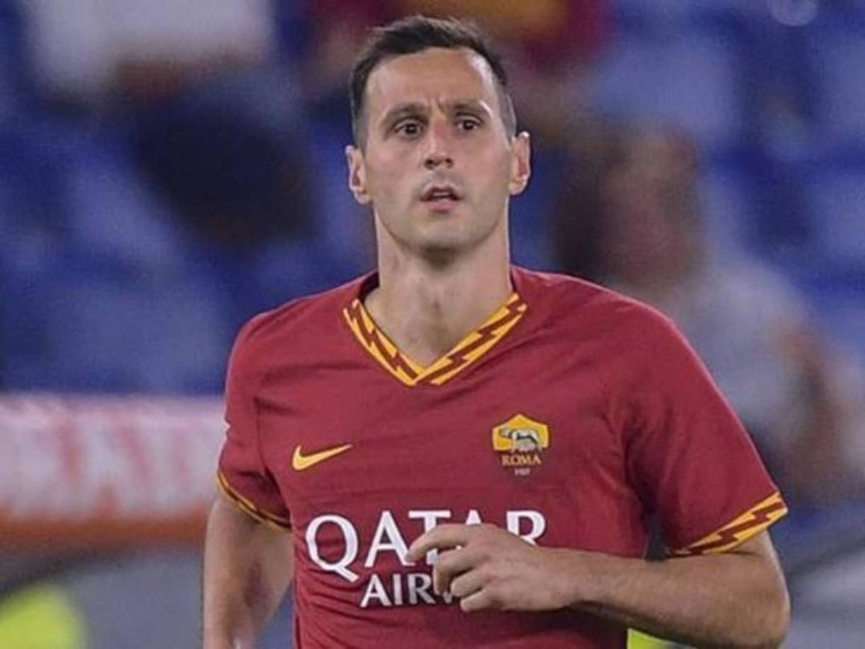 Nikola Kalinic, jugador del Atlético de Madrid cedido en la AS Roma, se ha convertido en un asunto delicado para el cuadro italiano. El conjunto capitalino no quiere seguir contando con el delantero croata, que no ha convencido en este medio año.