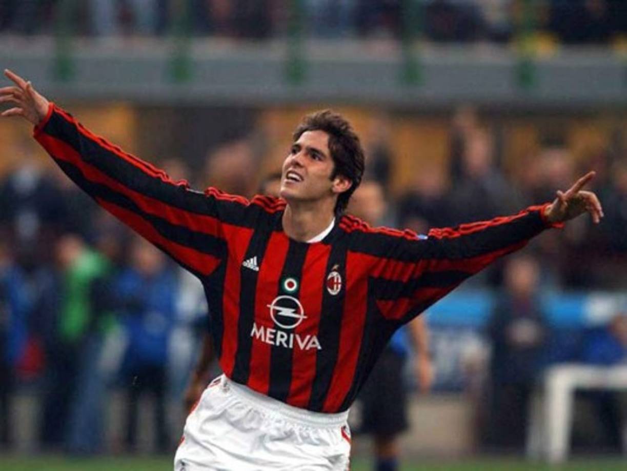 Kaká fichó por el AC Milan a cambio de 8.2 millones de euros en 2003. Se vendió al Real Madrid en 2009 por 69 millones de euros.