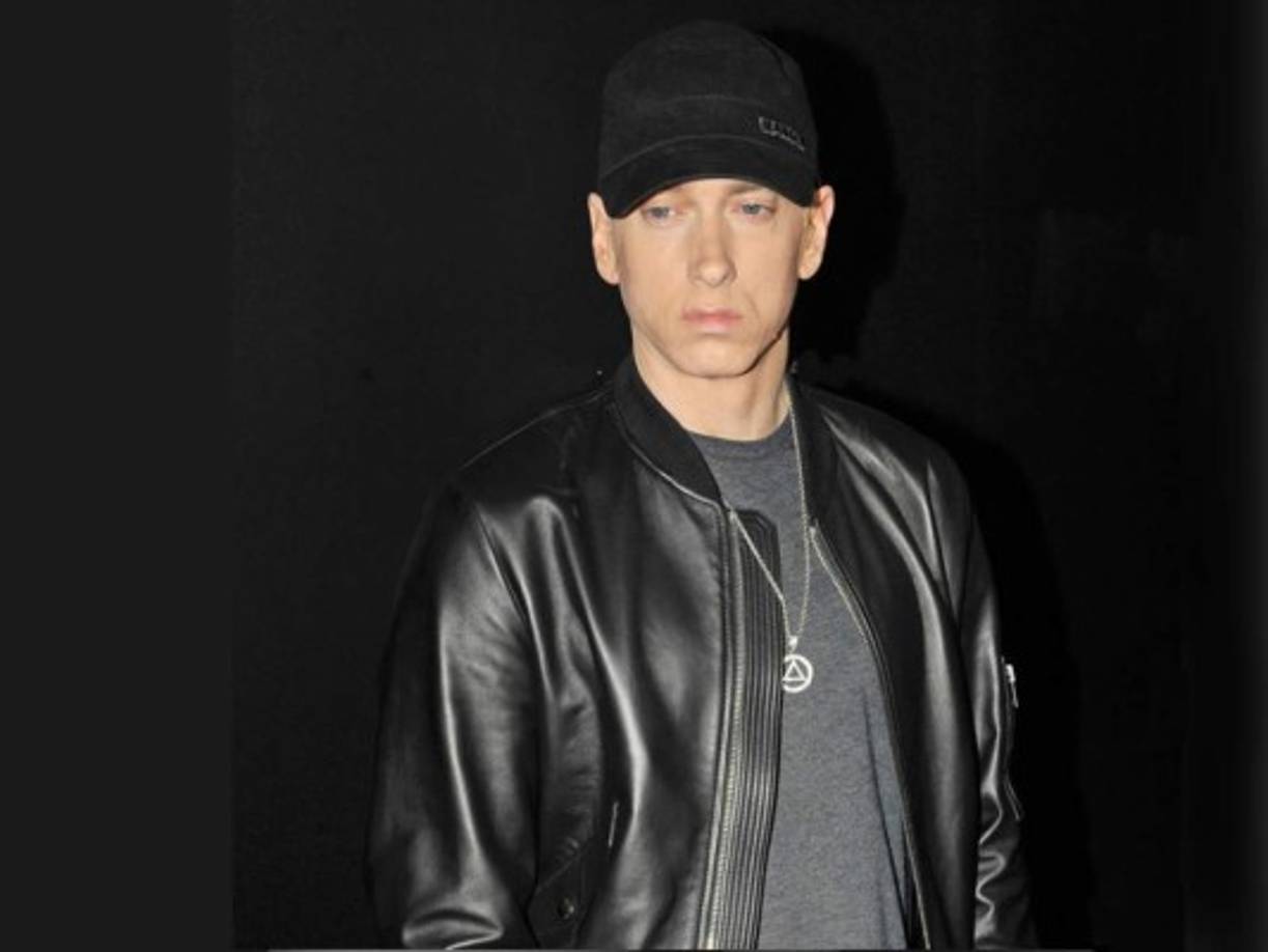 6. Eminem: El rapero admite haber vendido su alma al diablo en su canción 'Say goodbye Hollywood', cuya letra habla que de no ser por ese pacto jamás hubiese podido hacer rap.<br/>