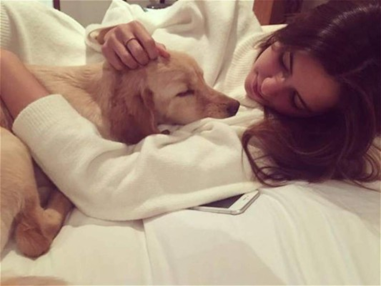 Pese a su agitada agenda, la colombiana también dedica tiempo a su mascota.