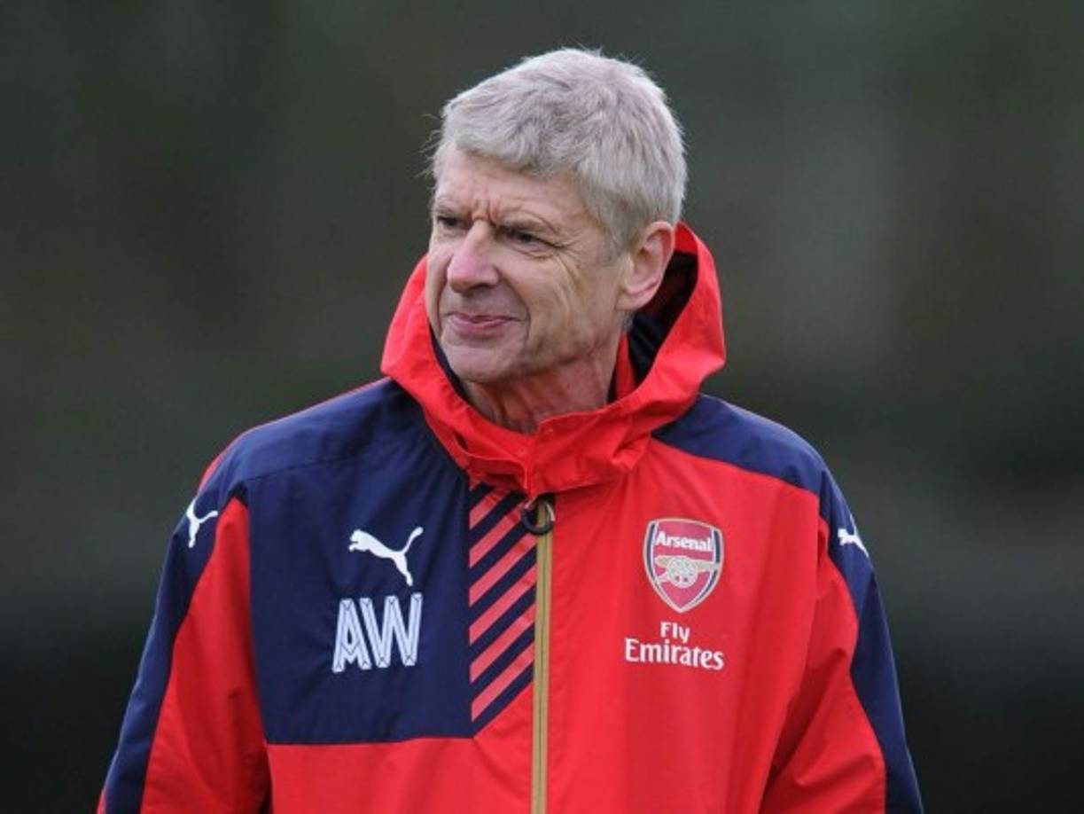 El técnico del Arsenal, Arsege Wenger, ha asegurado que no tiene prisa por prolongar su contrato. El entrenador francés evaluará al final de temporada si prolongar su vinculación con los 'gunners', que ya le han propuesto un nuevo contrato por dos años más. De aceptar, Wenger encadenaría 23 temporadas en el banquillo del club londinense.