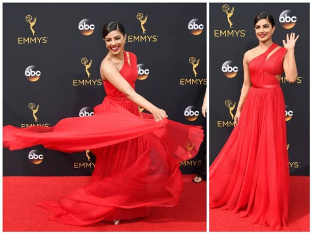 La actriz Priyanka Chopra en la alfombra de los premios Emmy 2016.