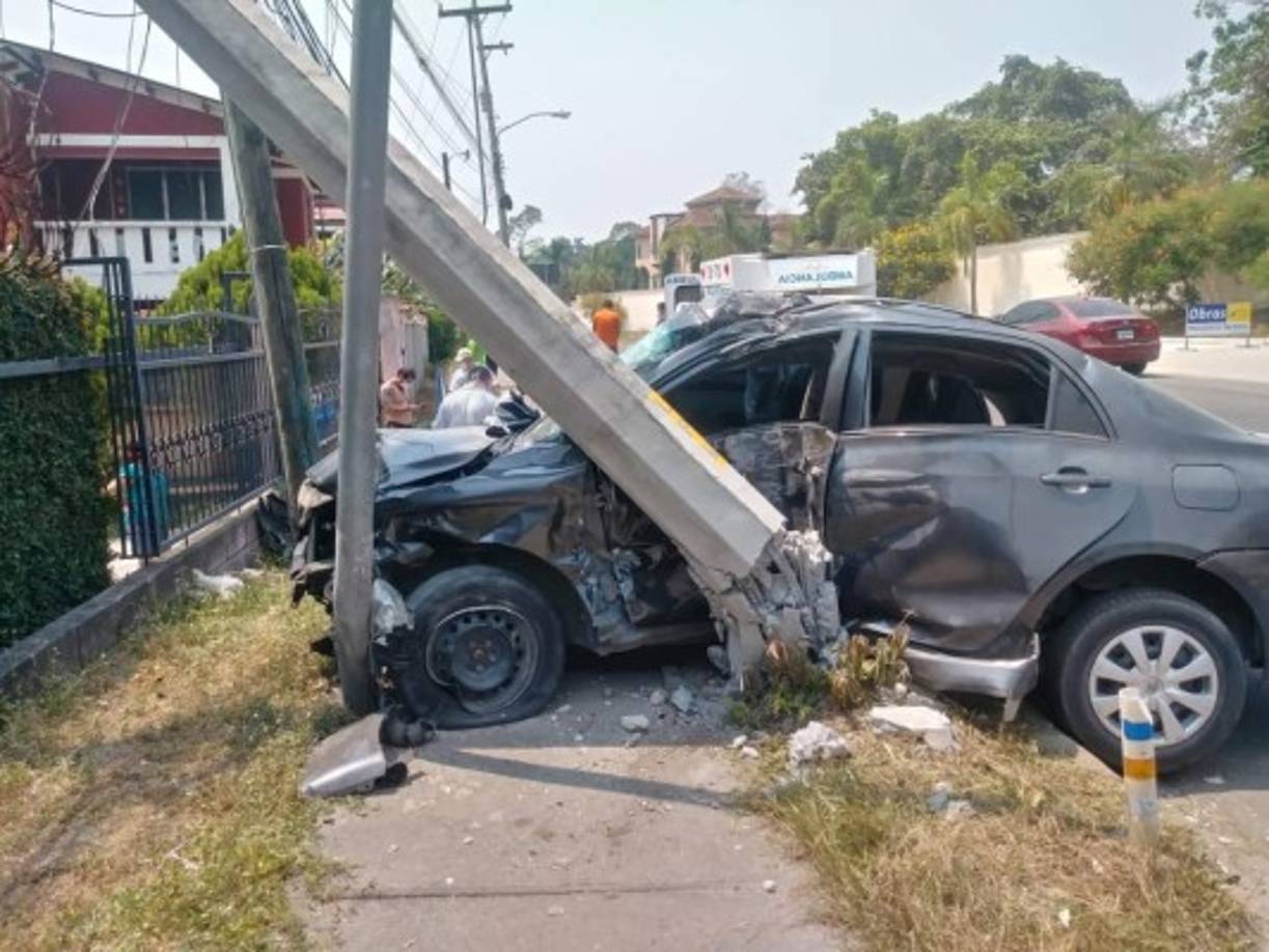 El golpe que recibió fue fuerte. 'La profesional murió cuando era intervenida en el quirófano, ella presentaba un trauma cráneo ensefálico', informó Julia Sánchez, vocera del hospital Mario Rivas.