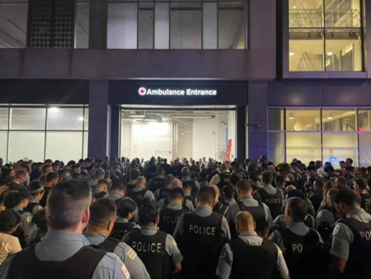 Ella fue trasladada al Centro Médico de la Universidad de Chicago donde murió horas más tarde. Decenas de oficiales montaron guardia afuera del hospital, para rendir tributo a su compañera.