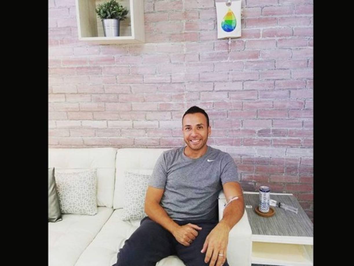 Howie tiene actualmente 43 años de edad.