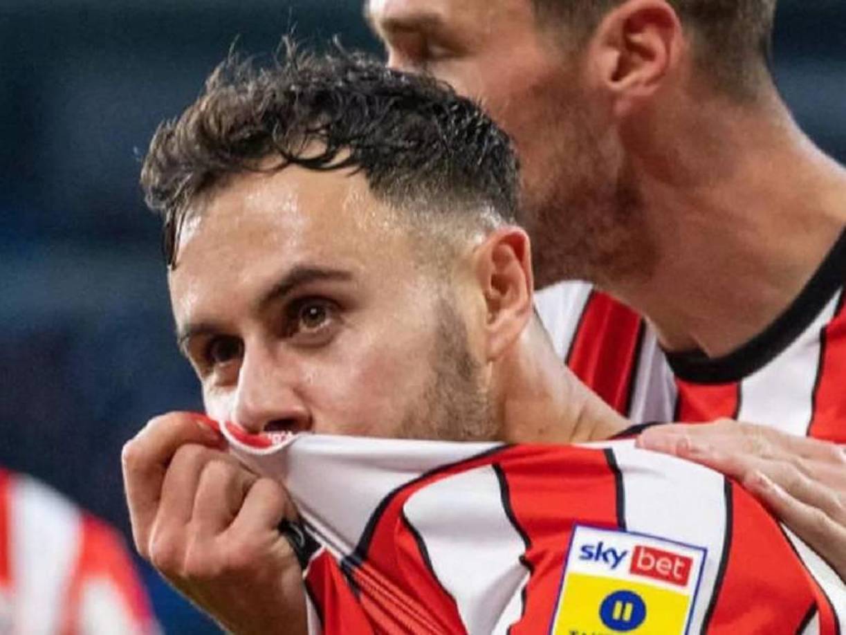 George Baldock, que el pasado verano dejó el Sheffield United para fichar por el Panathinaikos, fue doce veces internacional con Grecia, a la que pudo representar gracias a su abuela. Su última participación con el combinado heleno fue en la repesca para la Eurocopa 2024, en la que cayó ante Georgia.