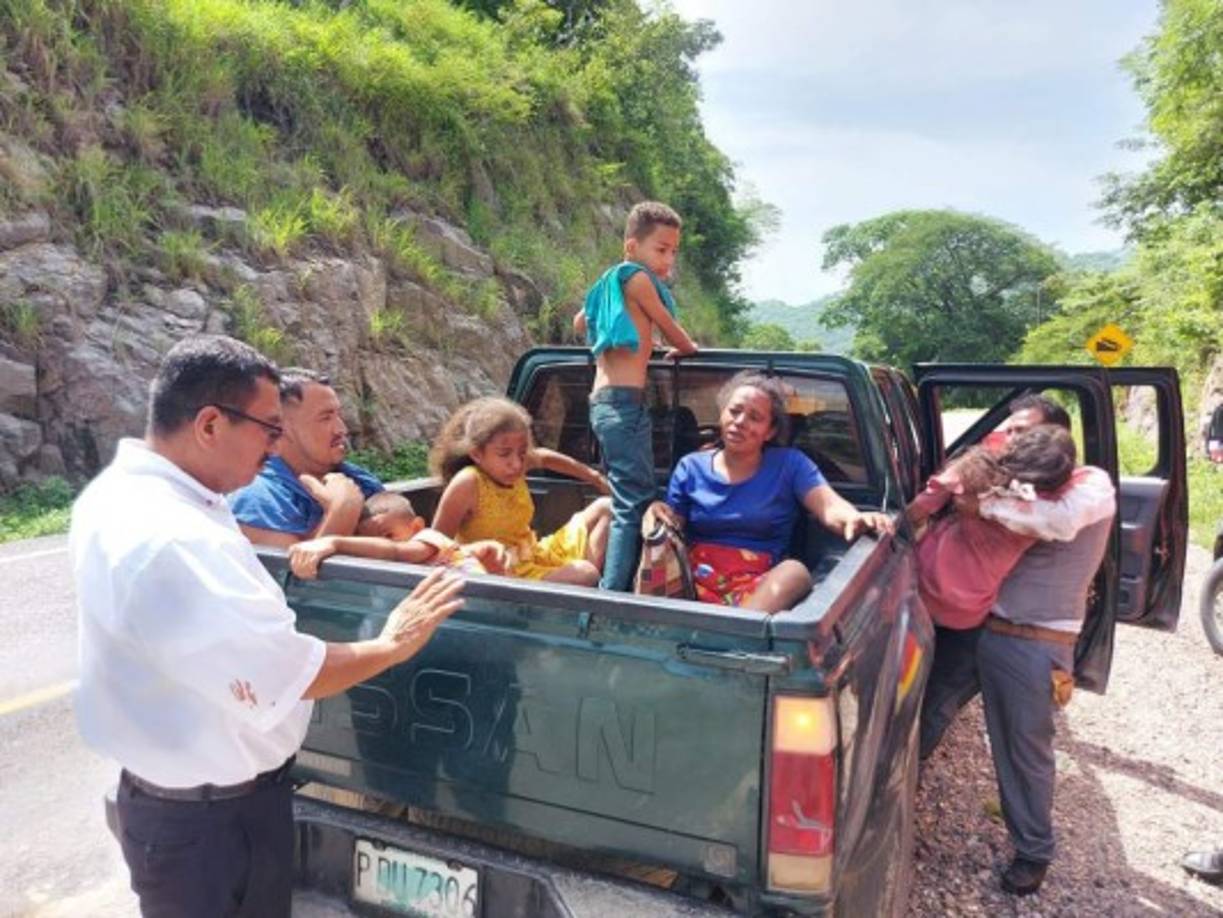 Heridos fueron auxiliados por conductores que circulaban por esa vía, en la aldea El Zapotal. Loas personas viajaban de El Corpus hacia la aldea Palo Solo. Cortesía: TVS Canal 42