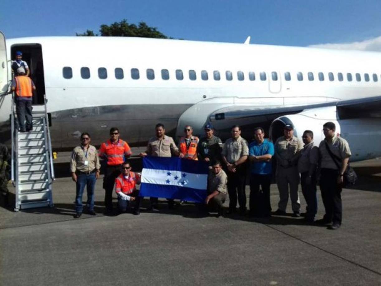 Un total de cuatro toneladas de víveres como ayuda humanitaria salió este martes de la Base Aérea Héctor Caraccioli Moncada de La Ceiba con destino a Haití. El huracán Matthew que azotó Haití la semana anterior dejó más de 1,000 muertos y decenas de desaparecidos y heridos, según la Protección Civil de ese país.