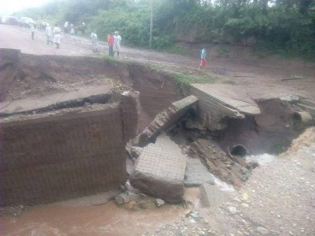 Las lluvias han dejado numerosos destrozos en la infraestructura de la zona.