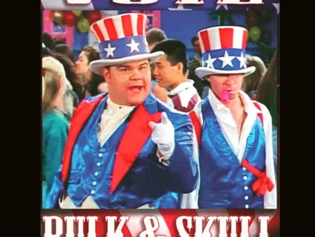 Los papeles de Bulk y Skull fueron interpretados por los actores Paul Schrier y Jason Narvy.