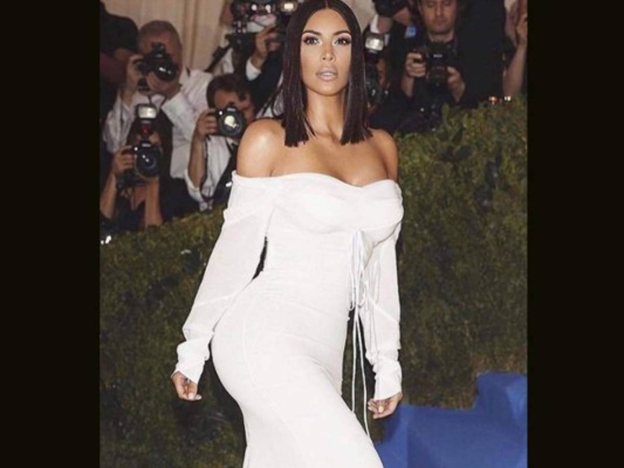 Para varios de sus seguidores Kim luce irreconocible y otros aseguran que se ve igual que en la actualidad.