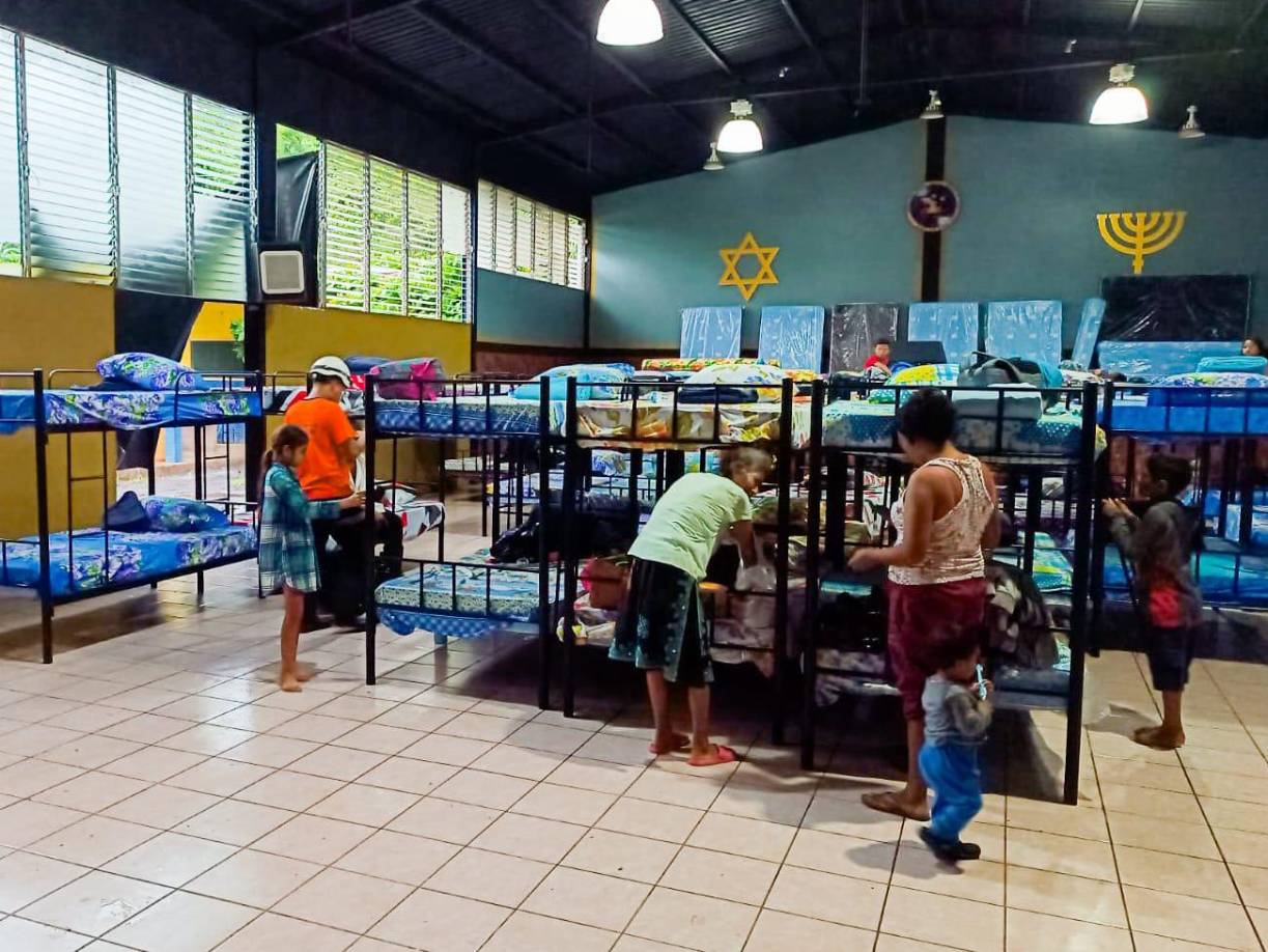 Protección civil resaltó que las evacuaciones en zonas de riesgo “son de carácter obligatorio”, para “garantizar la vida de la población salvadoreña”.