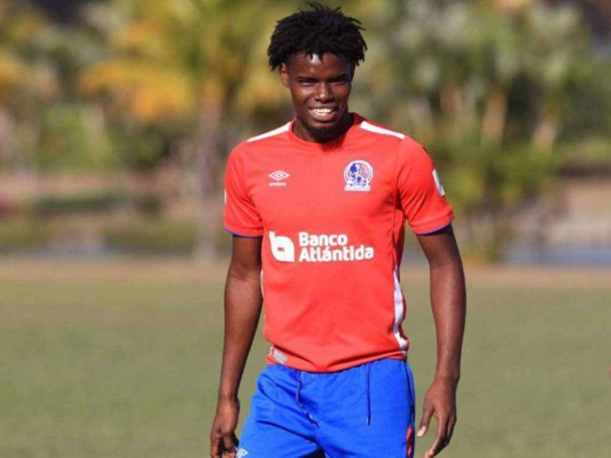 Maylor Núñez: Será el lateral por la banda derecha del Olimpia.