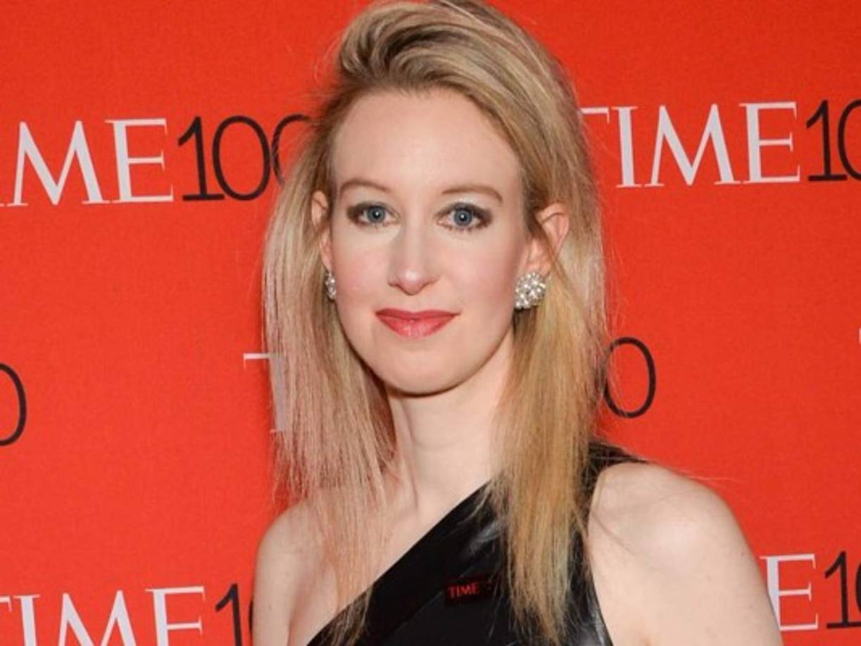 Elizabeth Holmes, la denominada sucesora de Steve Jobs, que saltó a la fama por supuestamente haber inventado un sistema revolucionario para abaratar los costes de los análisis de sangre, convirtiéndose en una de las millonarias más jóvenes de EEUU, anunció hoy el cierre de su empresa Theranos.
