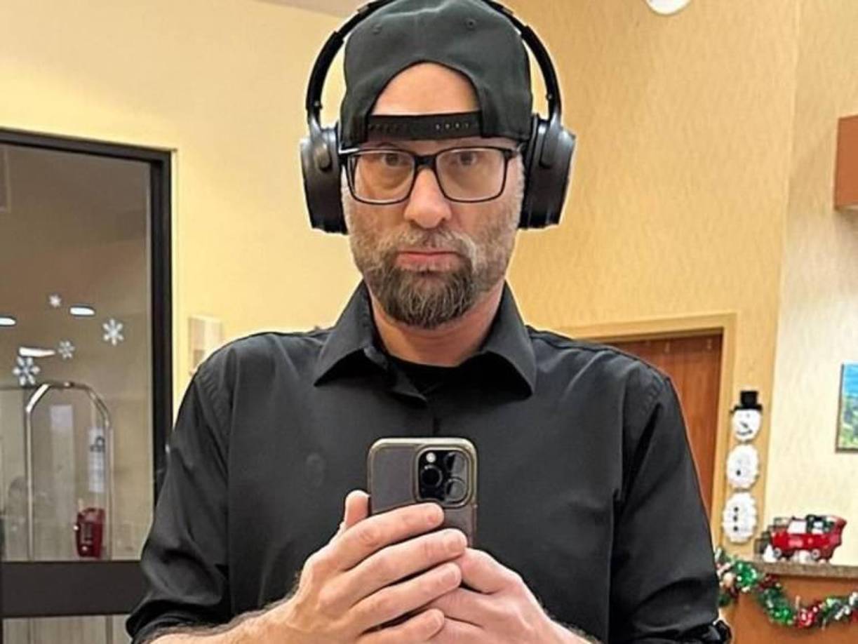 El tercer sospechoso, identificado como Vem Miller, portaba varias armas, una credencial de prensa falsa y boletos VIP durante el mítin del candidato republicano a la Casa Blanca en el valle de Coachella.